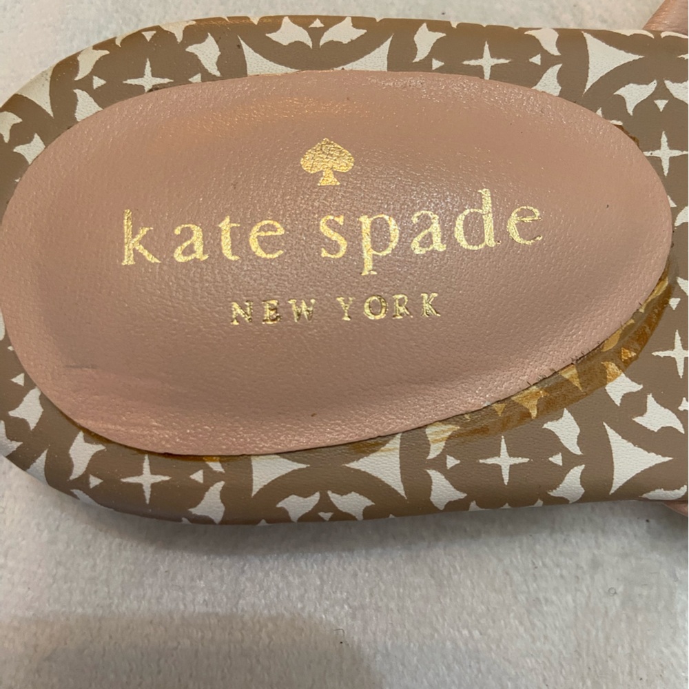 Kate Spade NY Bow Thong Sandals Pink Gold Logo Print Flip Flops Size 8 - Picture 2 of 8